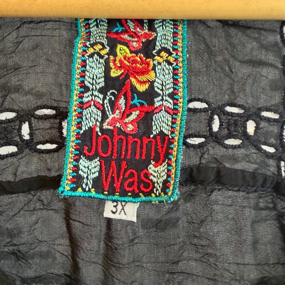 Johnny Was Black Embroidered Eyelet Cupra Rayon Handkerchief Hem Tunic Top 3X - Picture 5 of 6